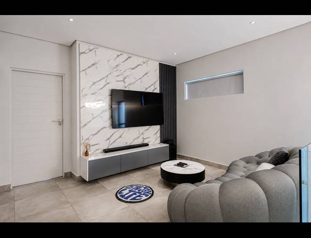 4 BEDROOM CLUSTER TO LET IN BRYANSTON EAST